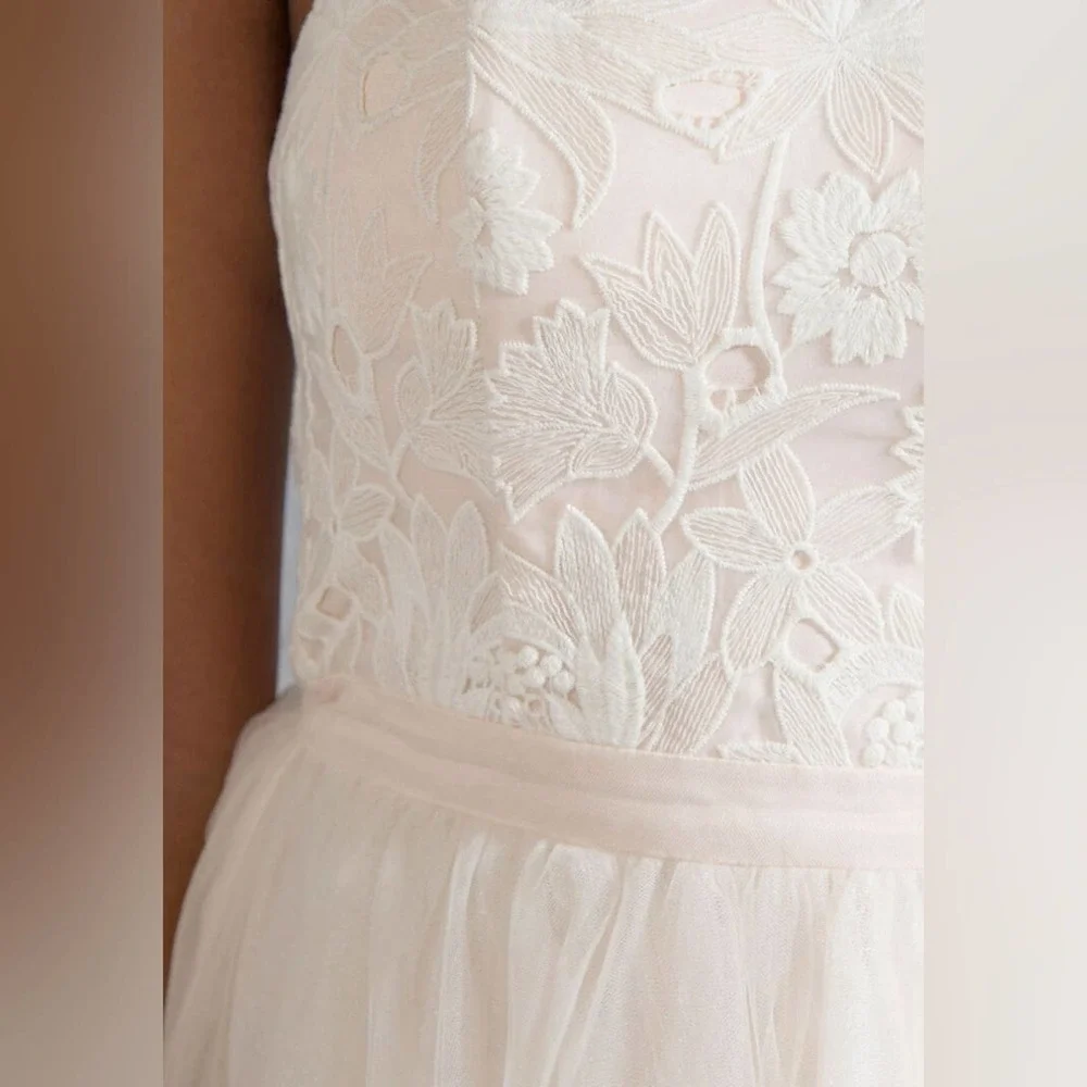 NWT Chi Chi London A Love Above The Rest Dress in Blush Pink Size 8 - Picture 3 of 8